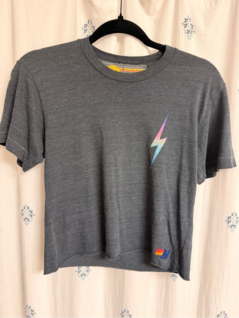 Aviator Nation Small Rainbow Lightening Bolt Cropped Tee Shirt 🌈🫶🏽